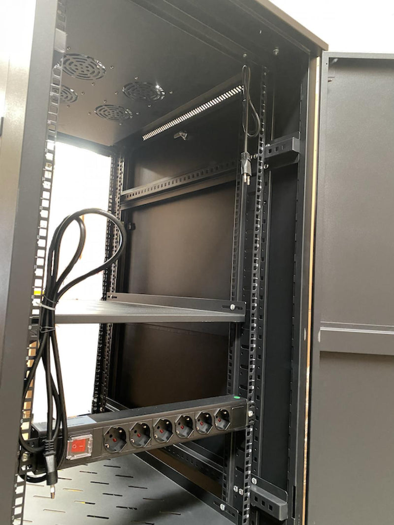 LINKMADE 42U Rack 1000mm Profundidad con PDU y Clickbox